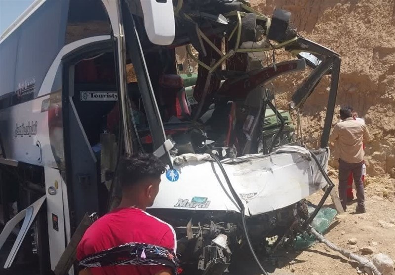 4 مصدوم در تصادف اتوبوس زائران پاکستانی در اهواز