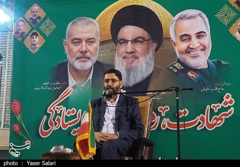 اگر مردم کنار امام جامعه بایستند مسئله جور دیگری رقم میخورد