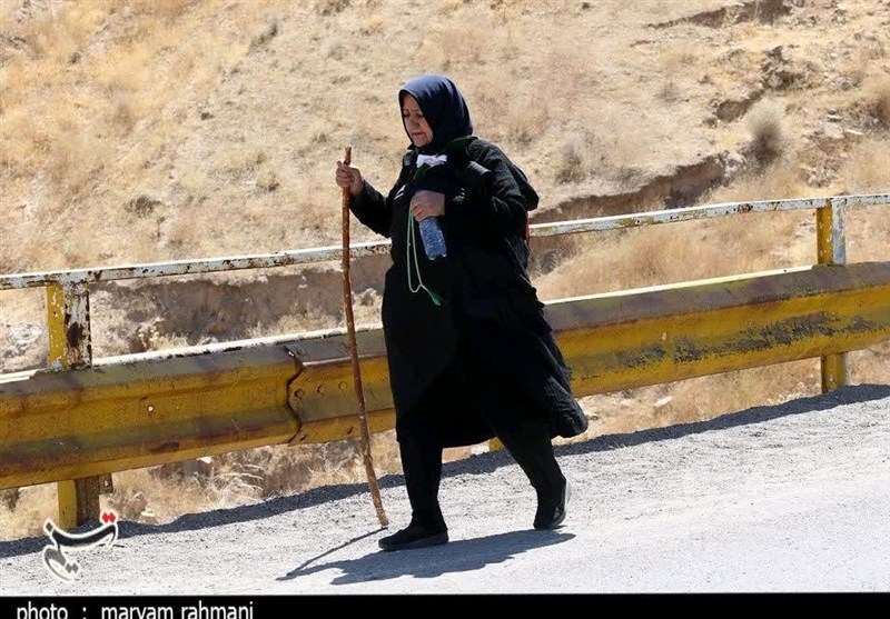 حالوهوای زائران پیاده در چندکیلومتری مشهدالرضا + عکس