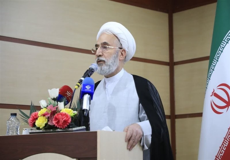 دلیل استفاده از قاضیهای جوان و کم تجربه چیست؟