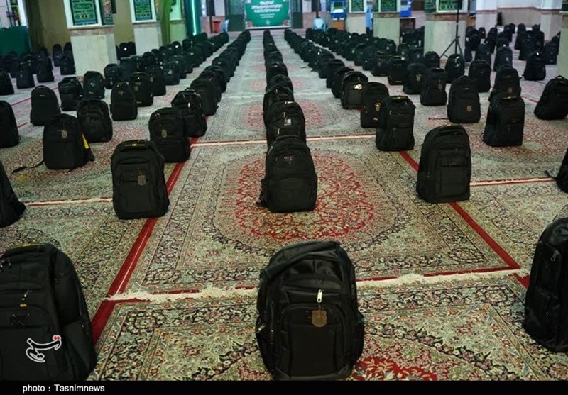 رزمایش اهدای 55000 بسته لوازمالتحریر در استان کرمان