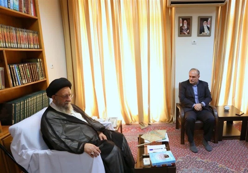 شوراها در تصمیمات منافع و مصالح مردم را در نظر بگیرند