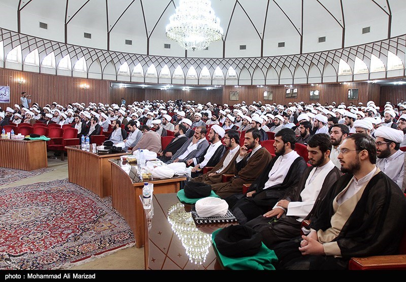 طلاب 130 ملیت دنیا در جامعةالمصطفی تحصیل میکنند