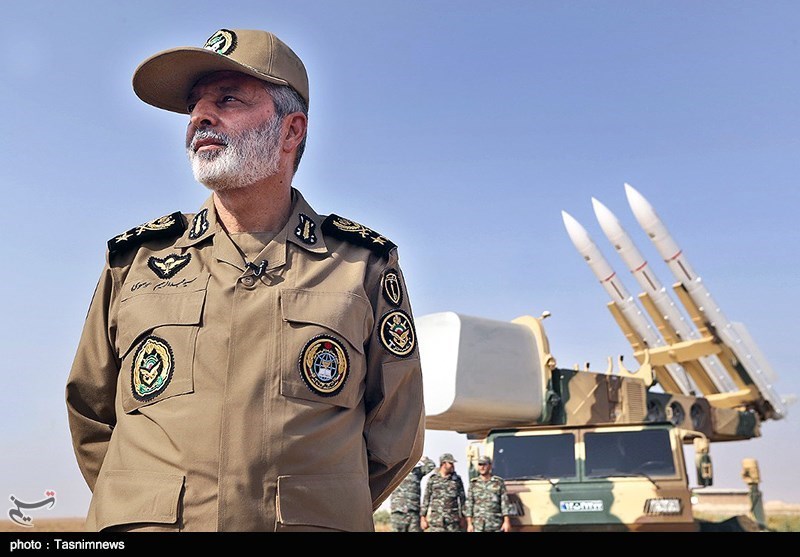 فرمانده کل ارتش: با قدرت از تمامیت ارضی ایران دفاع میکنیم