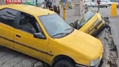 فرونشست زمین در گرگان تاکسیها را بلعید + فیلم