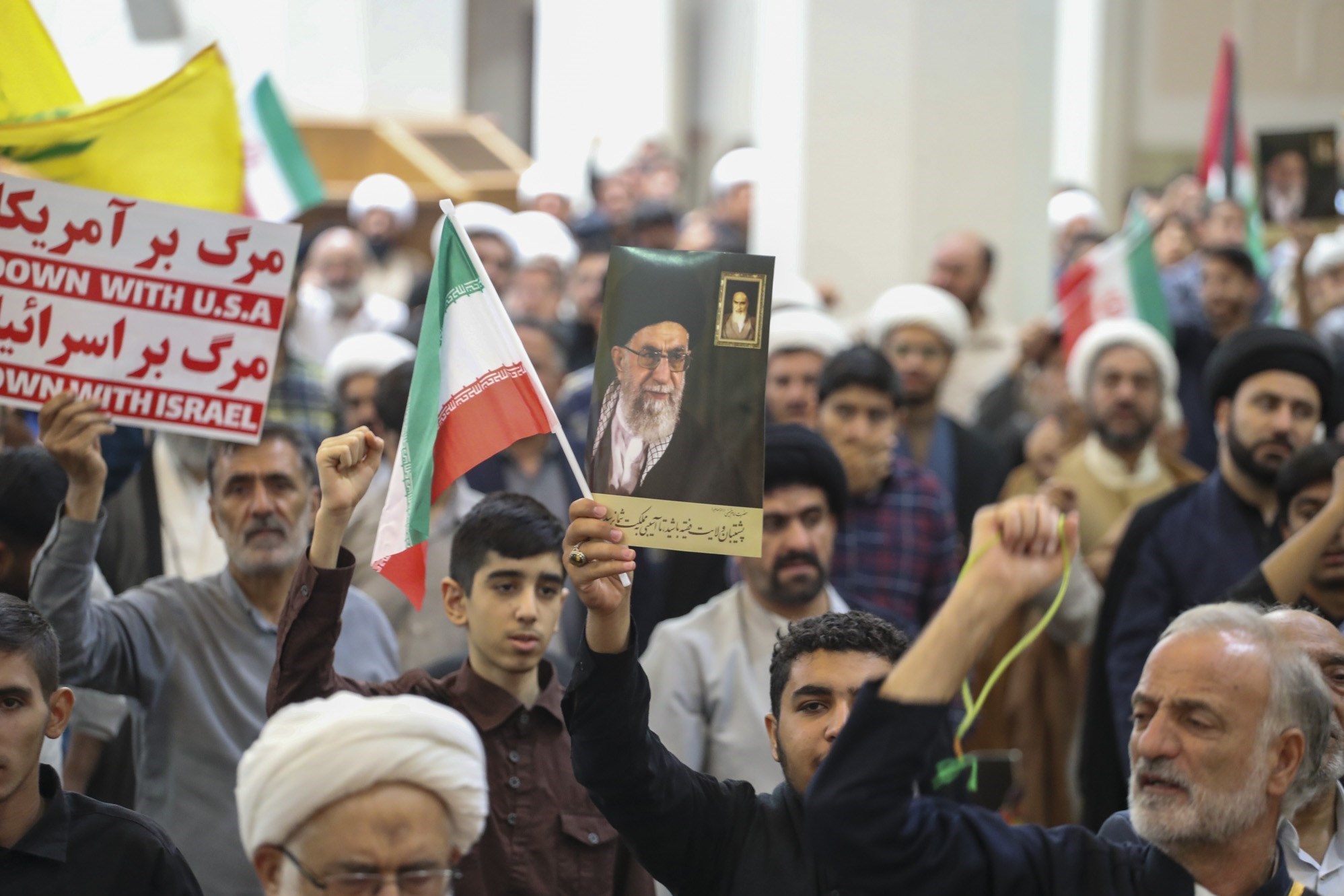 مراسم بزرگداشت شهید نصرالله در حرم شاهچراغ + تصاویر