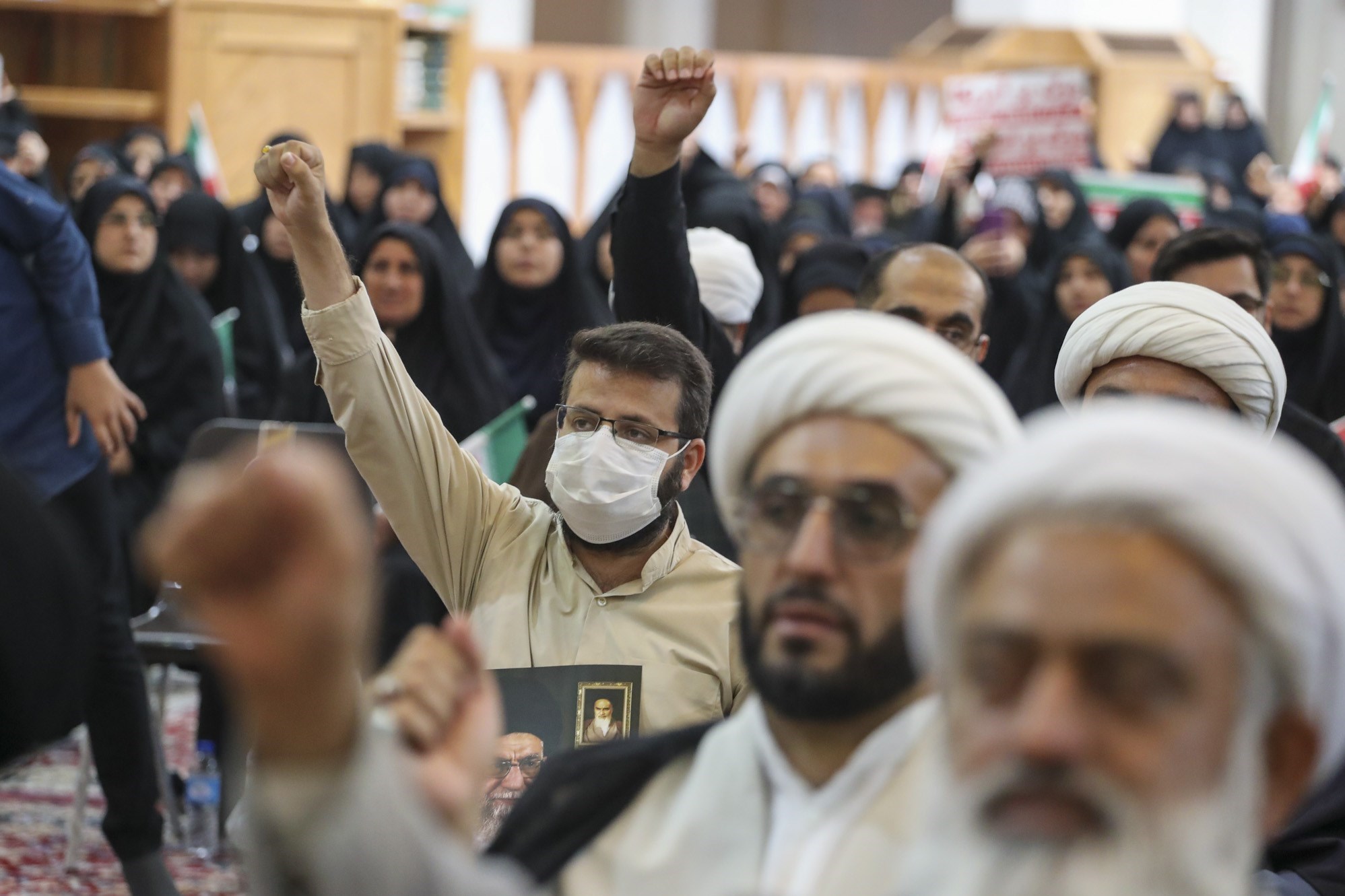 مراسم بزرگداشت شهید نصرالله در حرم شاهچراغ + تصاویر