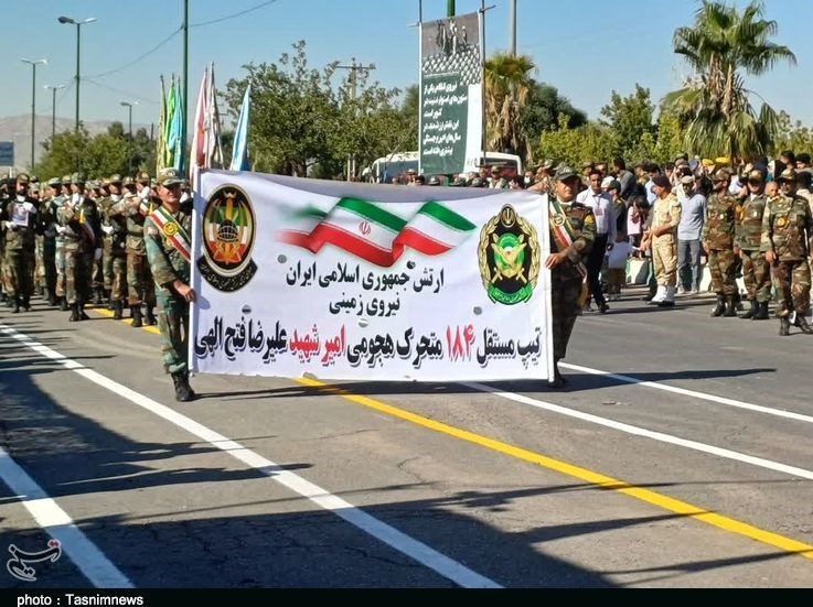 نمایش اقتدار با تجهیزات نظامی/رژه نیروهای مسلح در لرستان+عکس