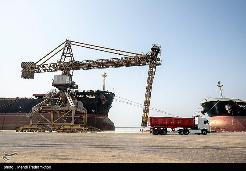 آرامش در بندر امام/ تخلیه و بارگیری 16 فروند کشتی+فیلم