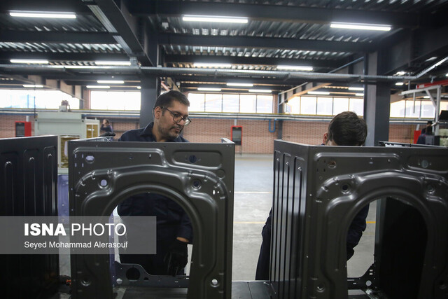 ادامه روند کاهشی شاخص بخش صنعت با تداوم قطعی برق کارخانهها