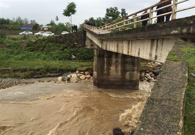 بهرهبرداری از پل علیآباد در قم به منظور هدایت سیلاب