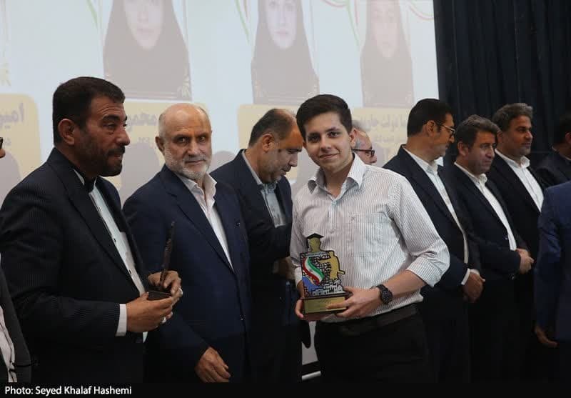 تجلیل از 200 نفر از برترینهای کنکور در بوشهر