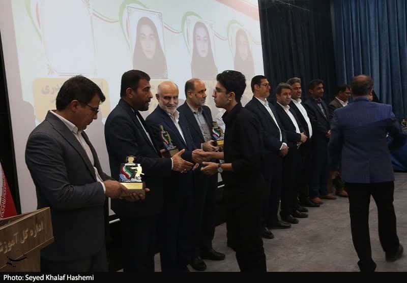 تجلیل از 200 نفر از برترینهای کنکور در بوشهر