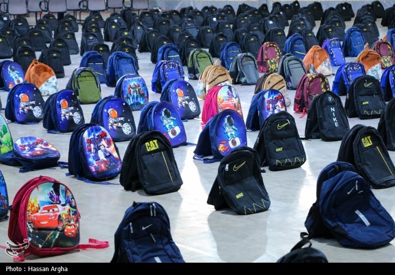 توزیع 2000 بسته آموزشی بین دانشآموزان نیازمند زنجانی