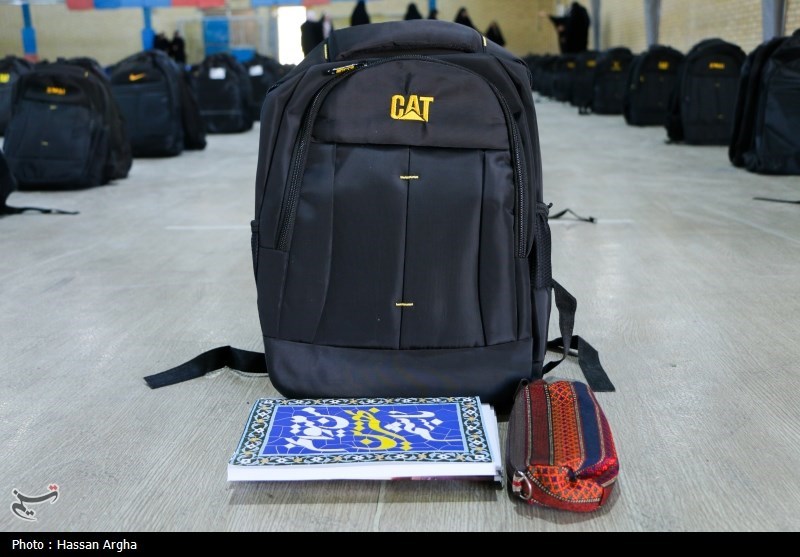 توزیع 2000 بسته آموزشی بین دانشآموزان نیازمند زنجانی