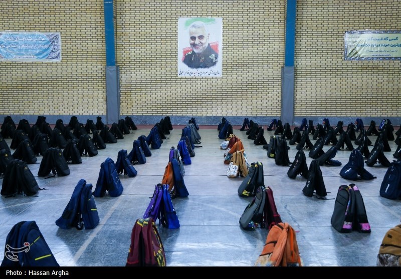 توزیع 2000 بسته آموزشی بین دانشآموزان نیازمند زنجانی