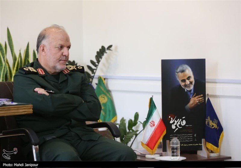 جهان استکبار با تمام قوا از رژیم صهیونیستی حمایت میکند