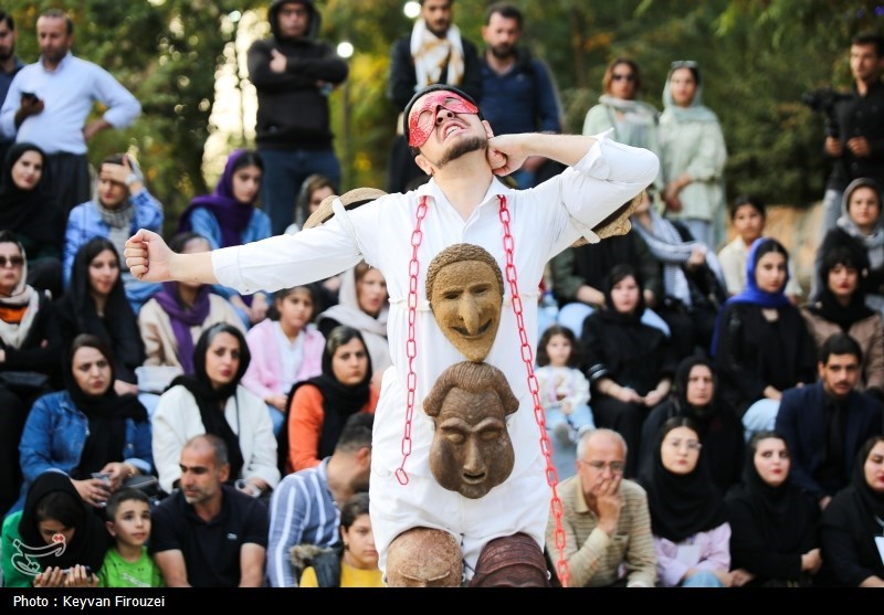 در جشنواره تئاتر خیابانی مریوان چه آثاری اجرا شد؟ + تصاویر