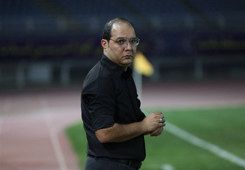 ربیعی: برخی بازیکنانم ذهنیتی بسته دارند/ نباید میباختیم