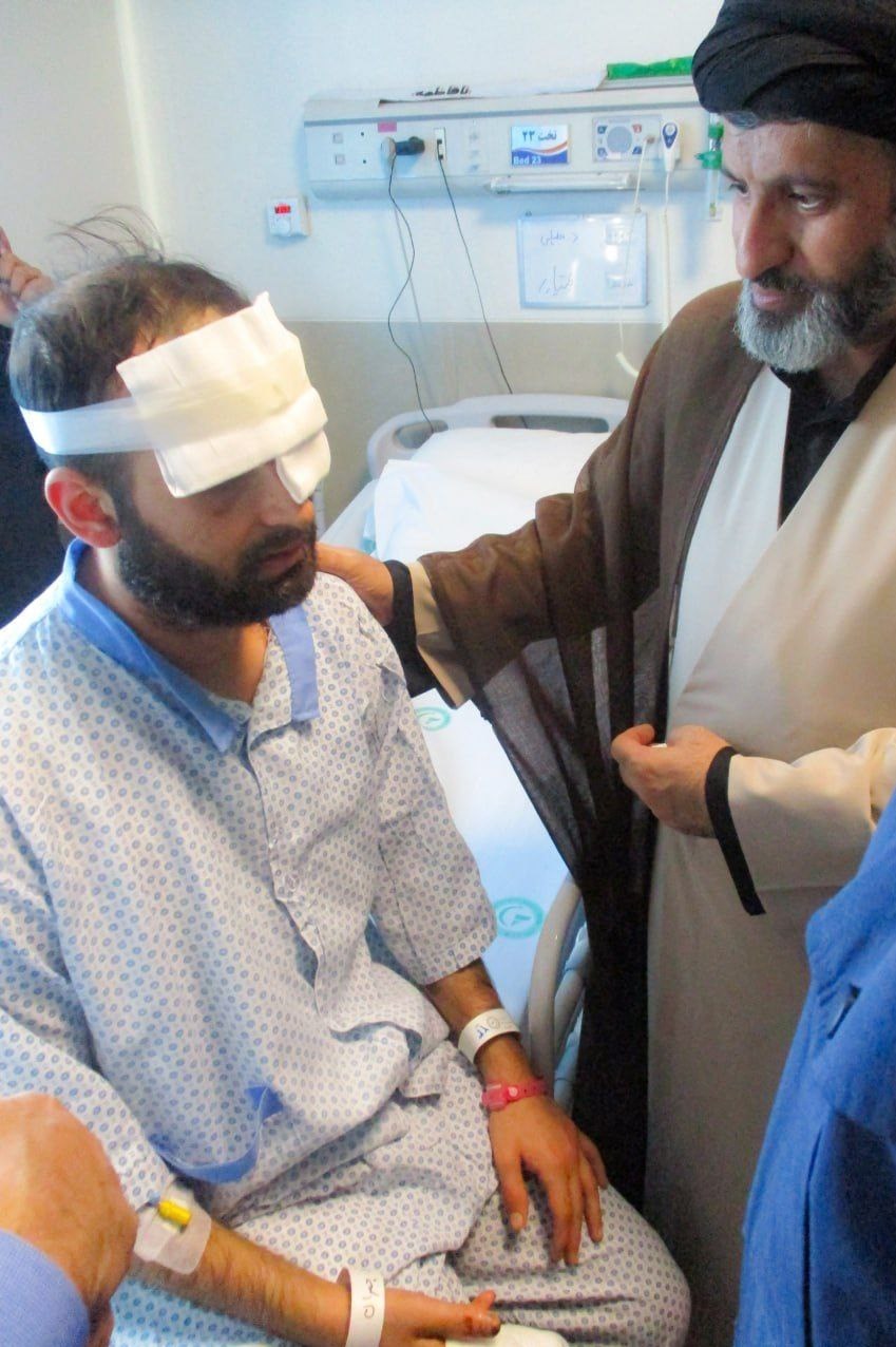 رهبر انقلاب به مجروحان حزبالله: استقامت شما برترین جهادهاست