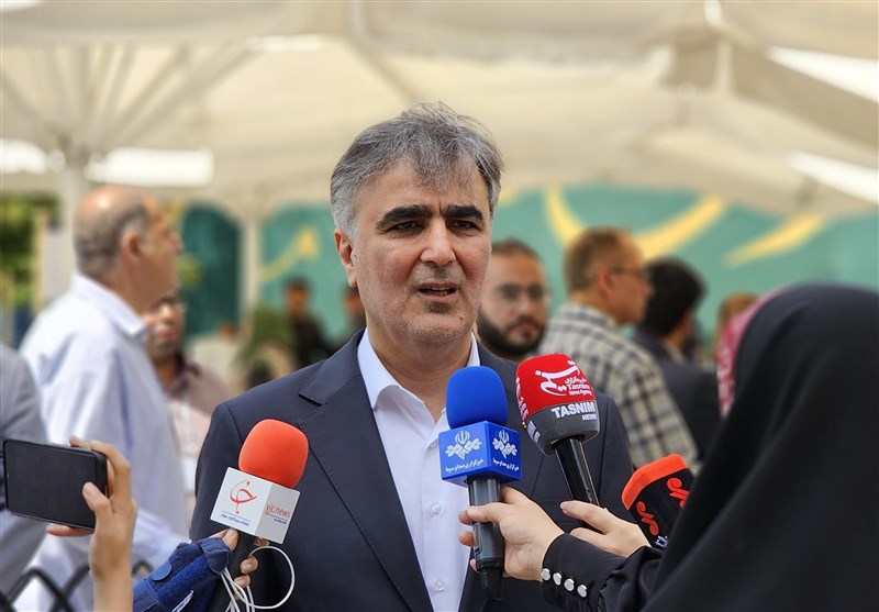 فرزین: سیاست ارزی بانک مرکزی تورم تولید کننده را کاهش داد