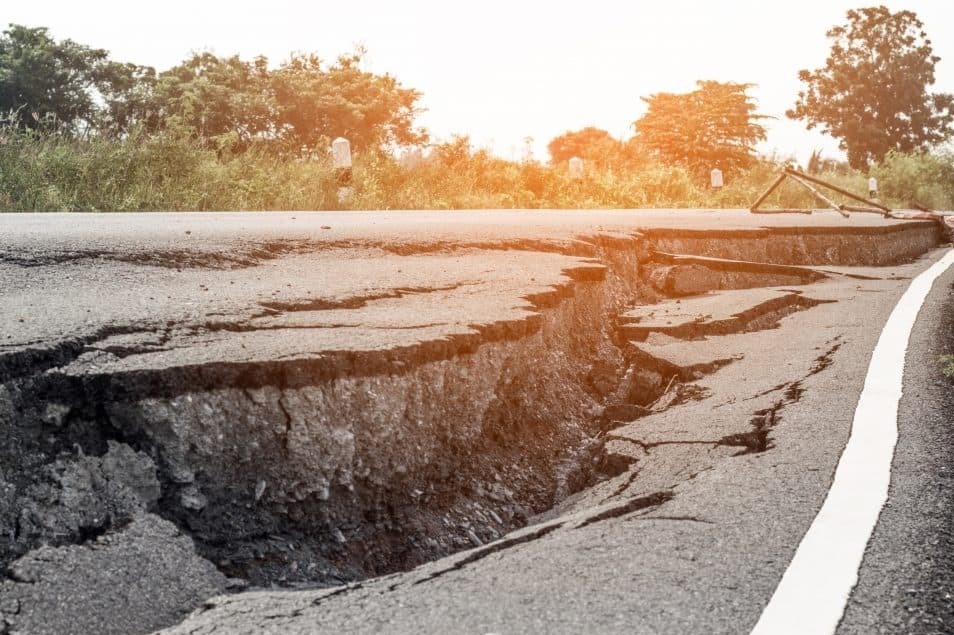 فرونشست به مناطق مسکونی اصفهان رسیده؛ متولی این پدیده کیست؟