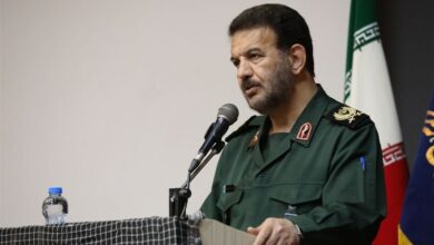 هنرمند متعهد باید خود را در قبال جامعه مسئول بداند