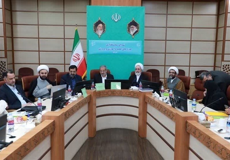 آیتالله اعرافی: با عرصه تعلیم و تربیت جناحی برخورد نشود