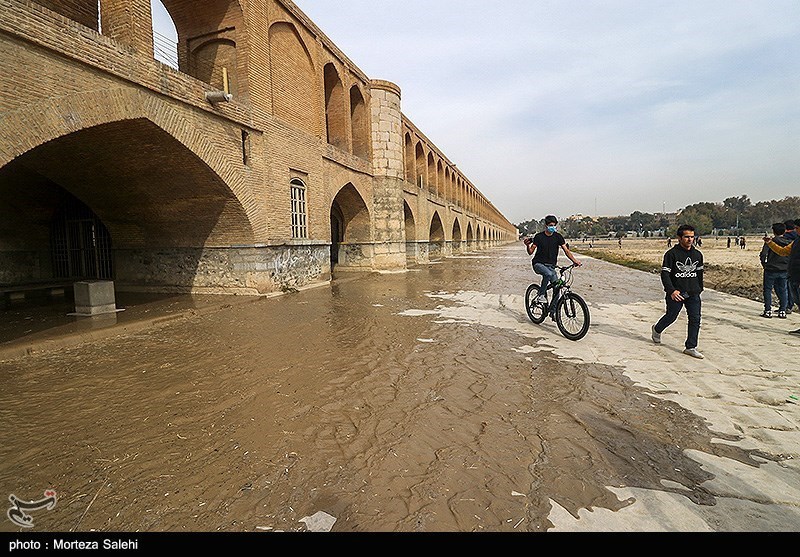 افزایش خروجی سد زایندهرود برای کشت پاییزه کشاورزان اصفهان