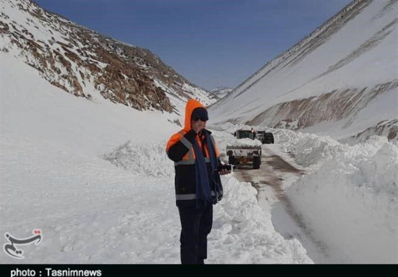 بارش 10سانتیمتری برف در گله بادوش/ محورهای الیگودرز باز است