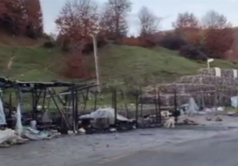 دکههای چوبی لاریخانی شهر سیاهکل در حریق سوخت