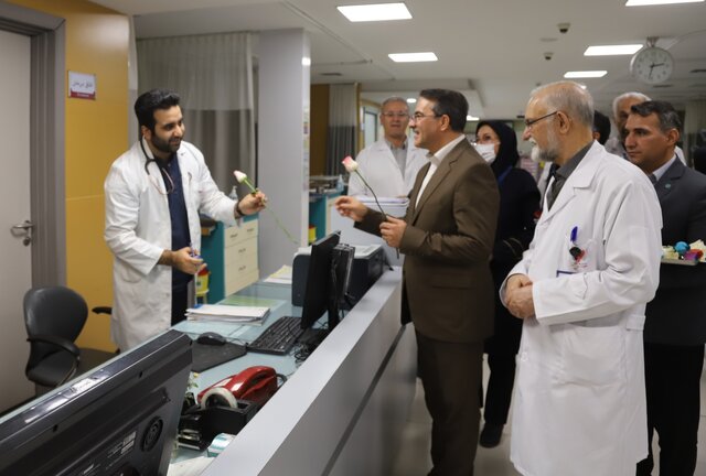 رفیعزاده: مسأله حق بیمه پرستاران را پیگیری میکنیم