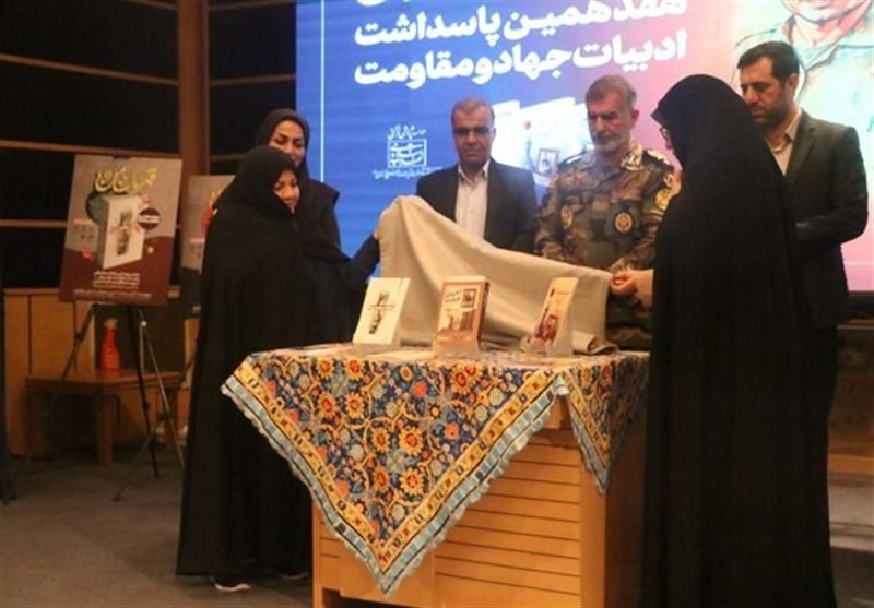 رونمایی از 2 کتاب با تقریظ امام خامنهای در شیراز