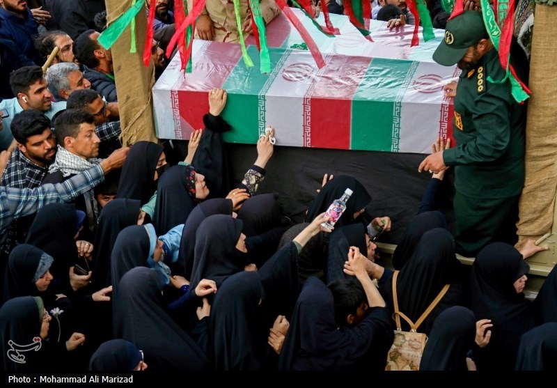 شهید گمنام مهمان دعای کمیل نیمهشب حرم حضرت معصومه(س)