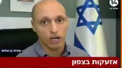 فرار شهردار «عکا» به پناهگاه در پی حمله موشکی حزبالله+ فیلم