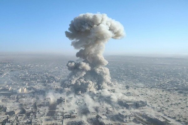 مناطق مسکونی غزه بمباران شدند/ محاصره ۱۳۰ آواره توسط صهیونیستها