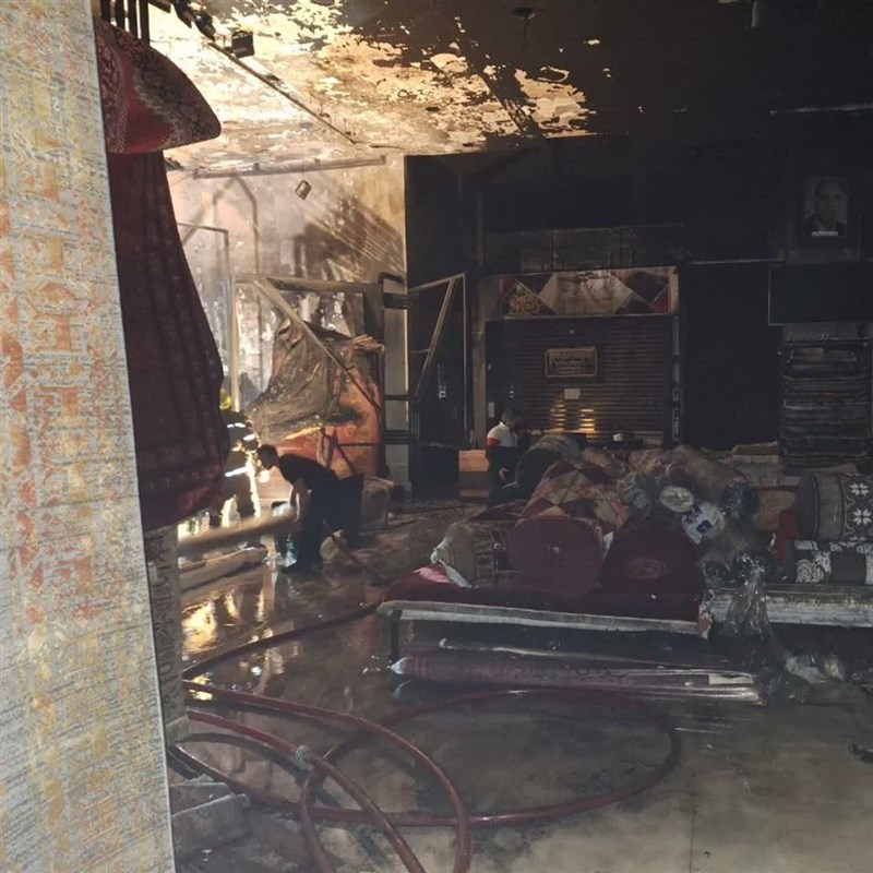 مهار آتشسوزی گسترده فرشفروشی در مشهد+تصاویر