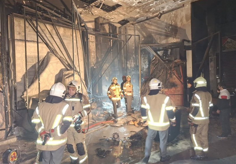 مهار آتشسوزی گسترده فرشفروشی در مشهد+تصاویر