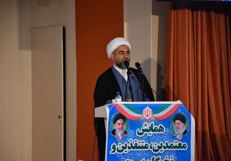 نخبگان به مسائل و چالشهای کردستان ورود کنند