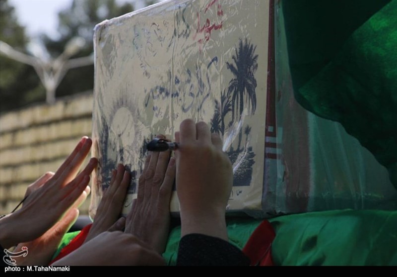 ورود آلالههای فاطمی به گلستان/ استقبال مردم از 4 شهید+فیلم