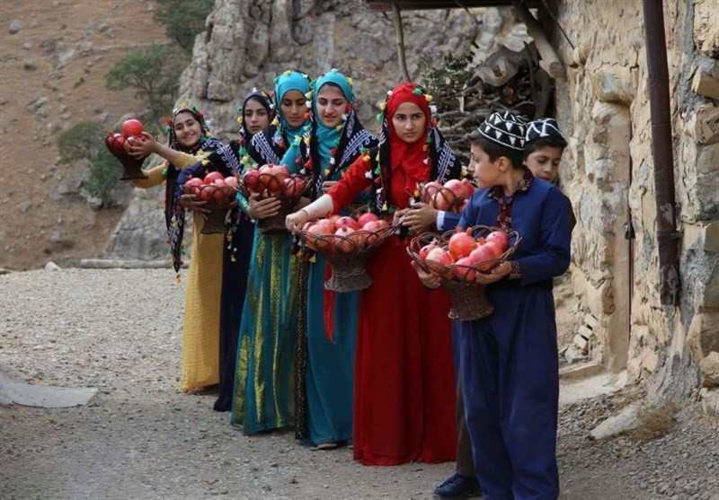 ولنگاری در برخی جشنوارههای کردستان/ "نشاط"رمز بیبندوباری!