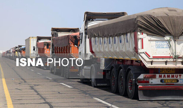 پذیرش کامیونهای ایرانی حامل سوخت عراق در گمرک دوغارون در حال انجام است