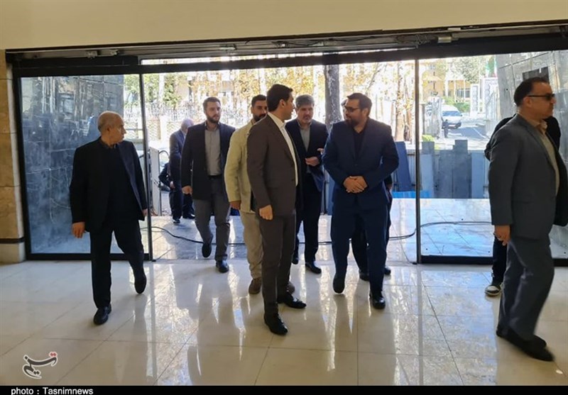 پروژه نیمهتمام تالار مرکزی سنندج سریع به اتمام برسد