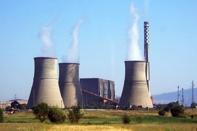 کاهش ۲ میلیارد لیتری ذخایر سوخت مایع نیروگاهها/ بار مصرف را باید کمتر کرد