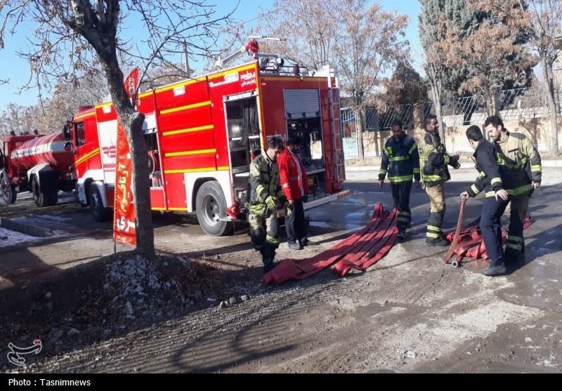 آتشسوزی کارخانه یونولیتسازی در زنجان مهار شد