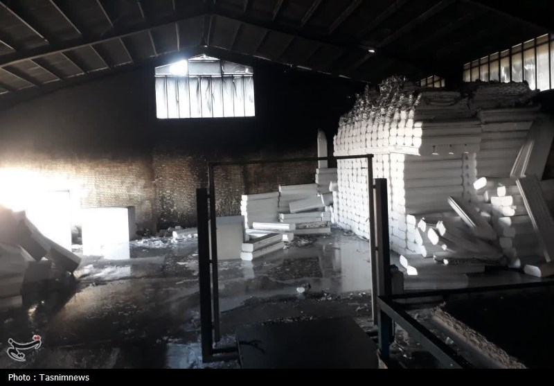 آتشسوزی کارخانه یونولیتسازی در زنجان مهار شد