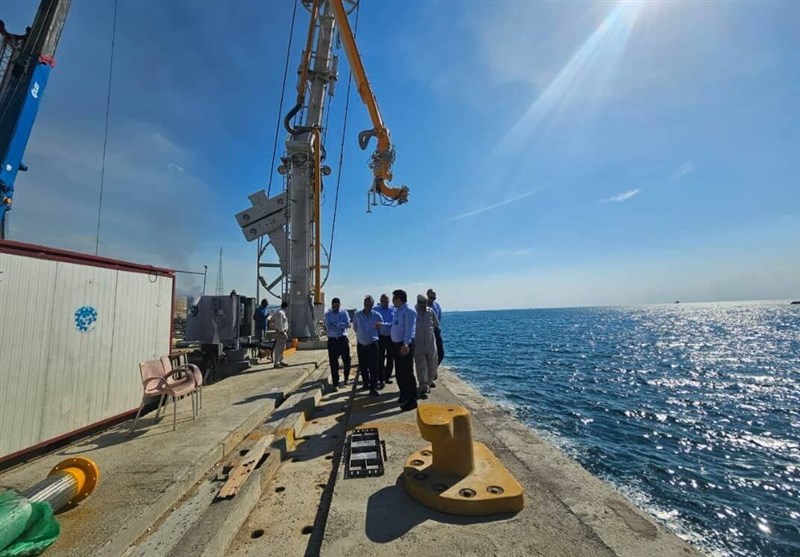 آغاز لایروبی اسکله صیادی باسعیدو قشم