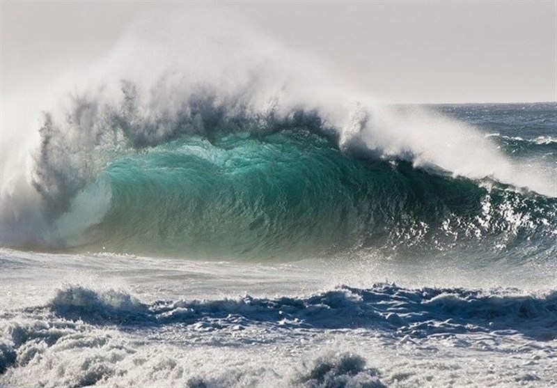 ارتفاع موج خلیجفارس به 2.5 متر در ساحل بوشهر