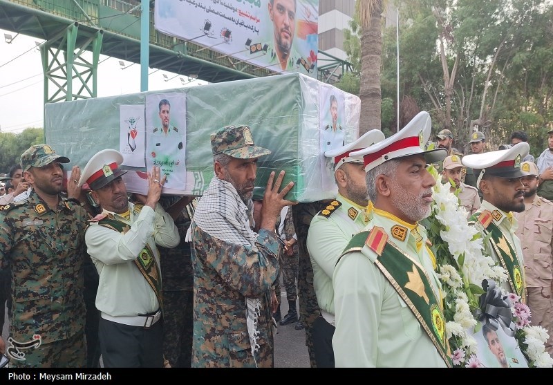 بندرعباس در سوگ شهید مدافع امنیت + تصاویر