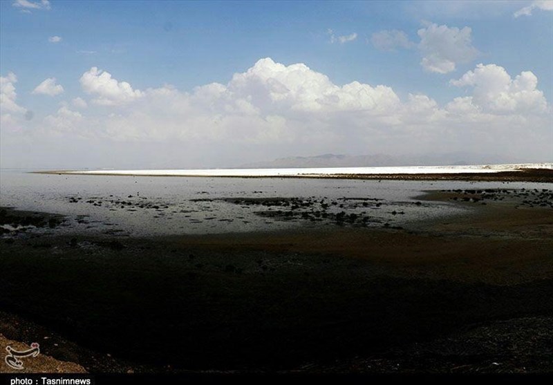 تأثیر فعالیت شرکت املاح بر استحکام و رطوبت خاک تالاب میقان